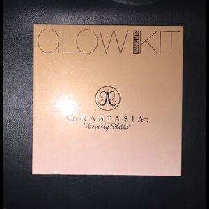 ABH glow kit in Sundipped.